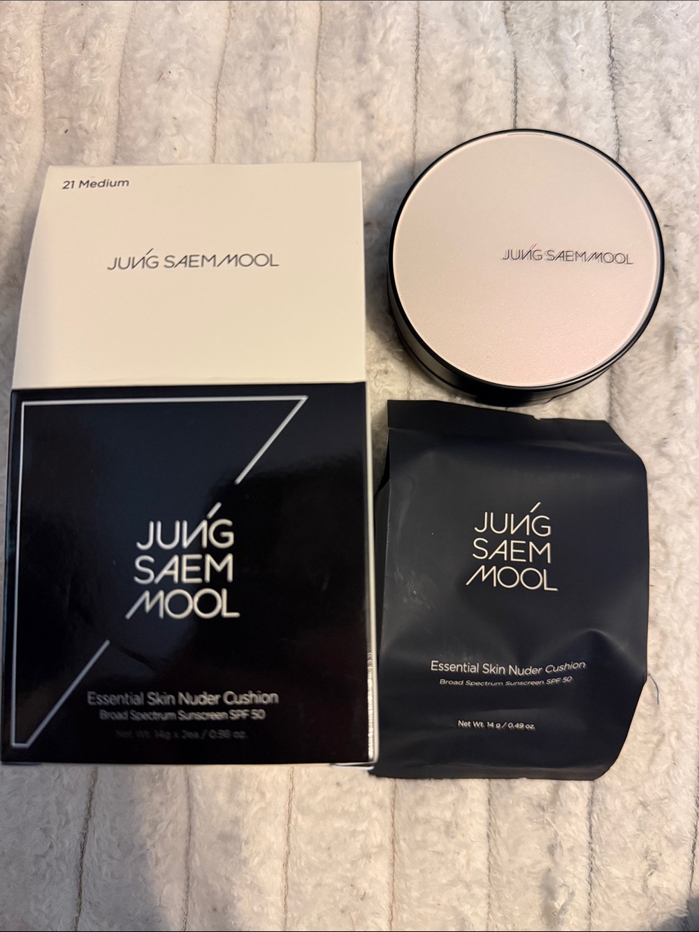 Jung Saem Mool Essential Skin Nuder Cushion - 21 Medium, Black & Pale Pink
